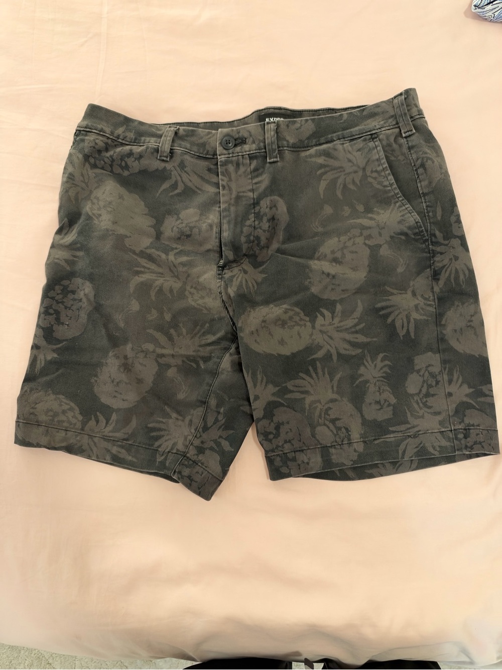 Express Men's Slim, 8” Pineapple-Print Casual Shorts - Charcoal